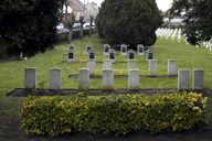 Vue des tombes des soldats britanniques et belges, au nord.