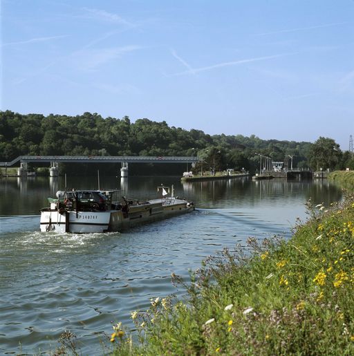 Ecluses sur l'Oise canalisée à Pont-Sainte-Maxence