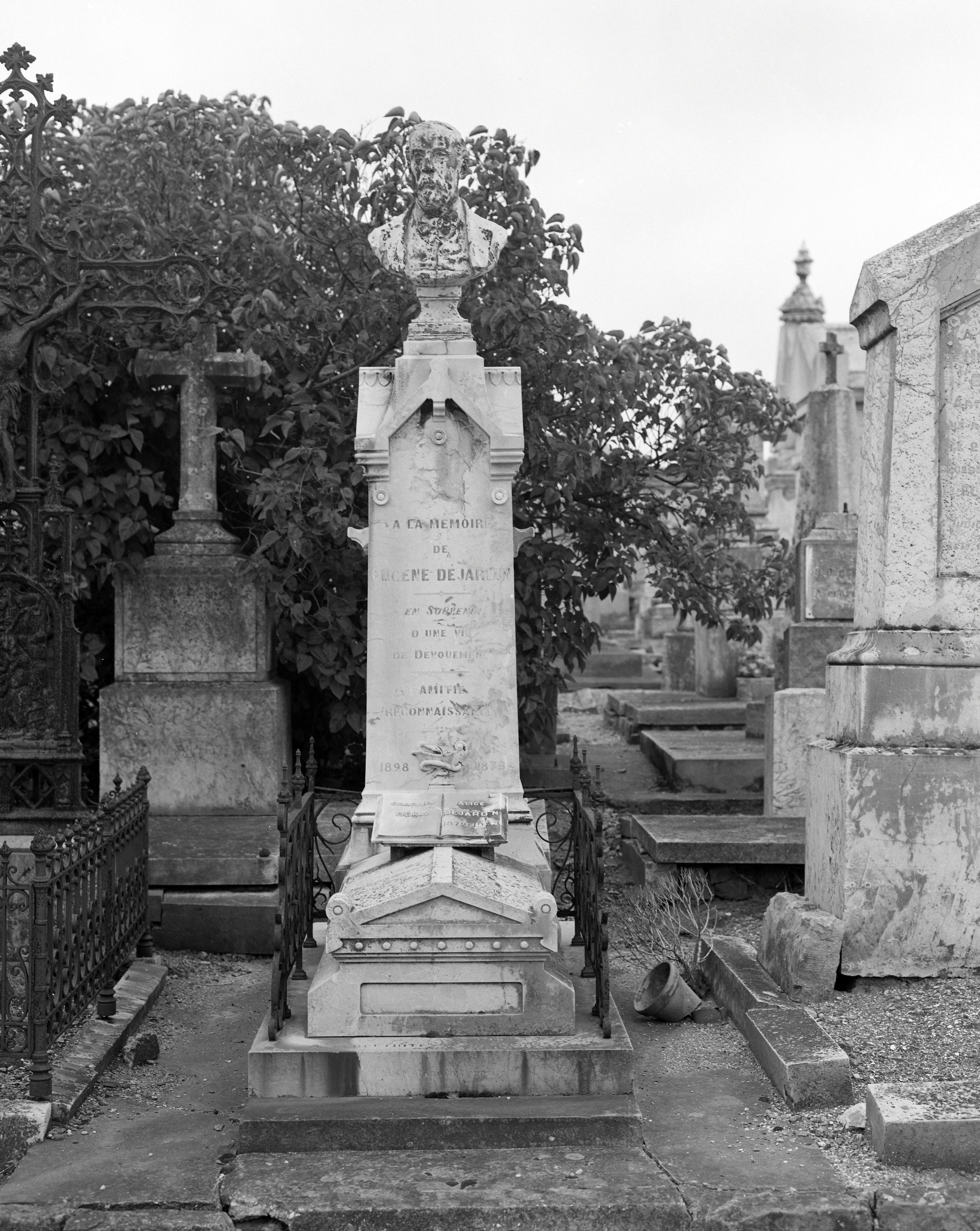 Ensemble de trois tombeaux : tombeaux d'Eugène Dejardin, du docteur Duhamel et de la famille Sagnier-Christol