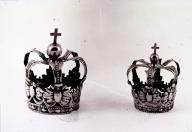 deux couronnes de statue