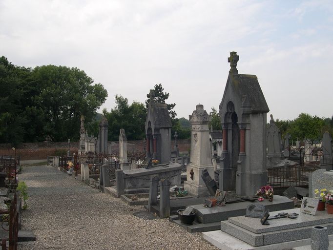 Ancienne église paroissiale et cimetière Saint-Nicolas, actuel cimetière communal de Boves