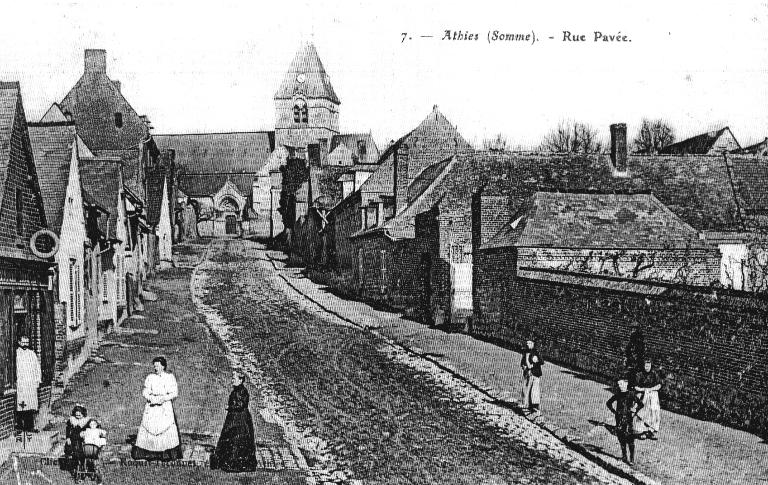 Eglise paroissiale et ancien cimetière Notre-Dame-de-l'Assomption à Athies