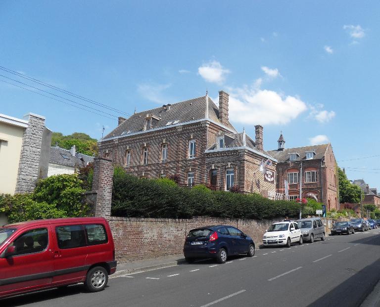 Ancien presbytère et école primaire privée de filles (résidence le Manoir)