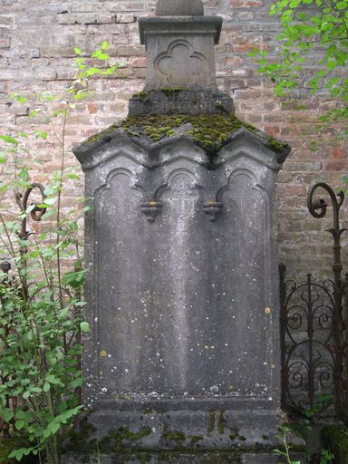 Tombeau (stèle funéraire) de la famille Delattre