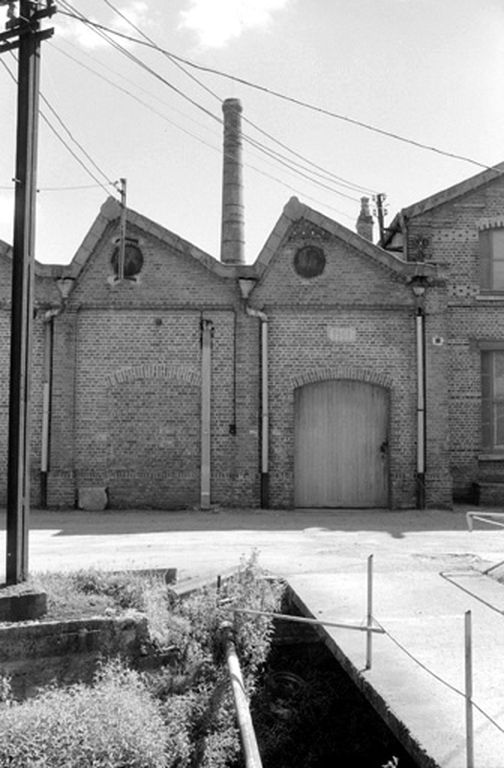 Ancienne filature Vve Dieu, puis carderie-filature Galland, puis tissage Bloch Meyer et Cie, puis filatures de Daours, devenues usine de roulements Rouca, puis usine de construction électrique Sté SCRM