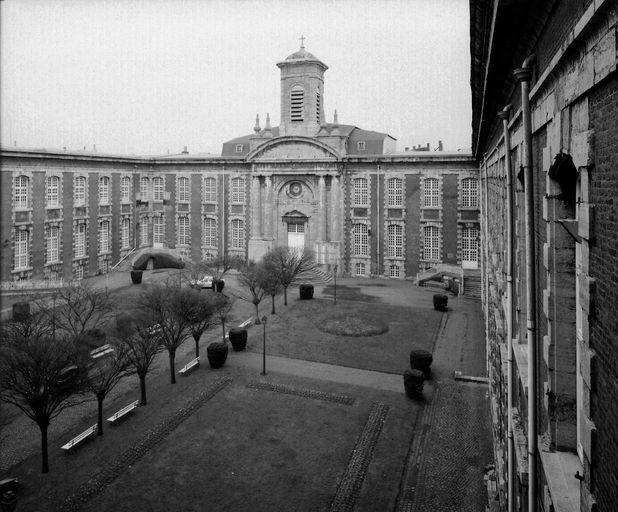 Ancien hôpital général de Valenciennes, dit hôpital du Hainaut, puis hospice et hôpital militaire (actuellement maison de retraite du Hainaut)