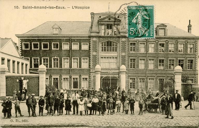 Hôpital, hospice, puis maternité, pouponnière et crèche, actuellement centre hospitalier