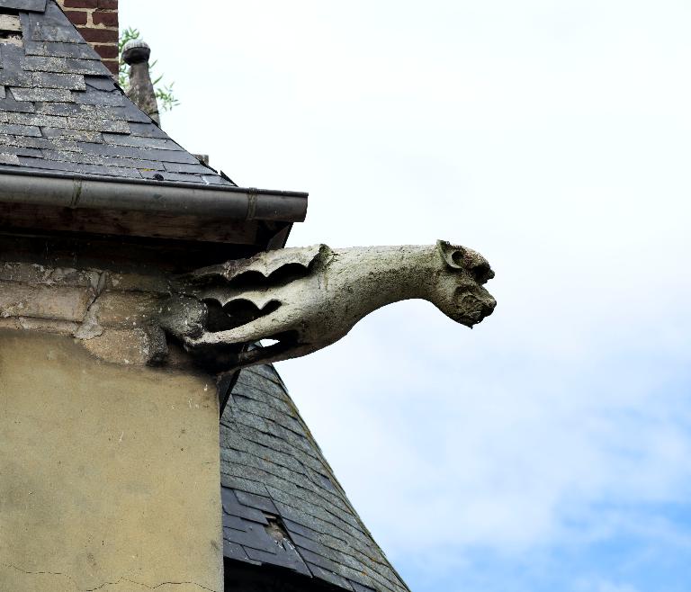 Ancien château d'Escarbotin, puis atelier de cylindres cannelés, puis école de filles, aujourd'hui syndicat d'initiative du Vimeu industriel