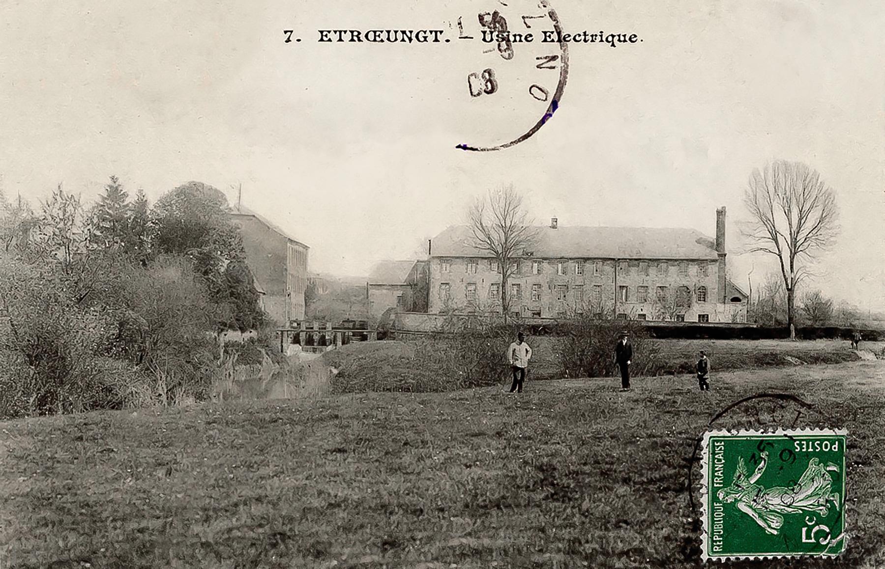 Moulins à blé, puis filature de laine peignée Caudry-Goutierre, puis Coilot-Caudry, puis Pécqueriaux-Lebrun, puis usine génératrice d'énergie, actuellement immeuble à logements et auberge et gîte du Moulin
