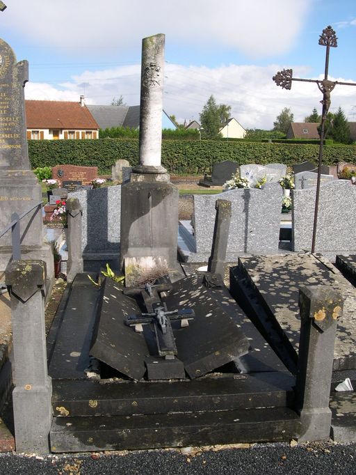 Cimetière communal de Poulainville