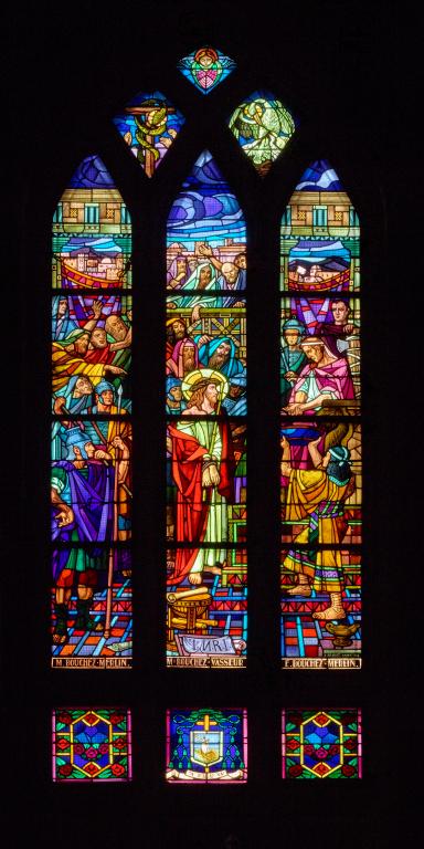 Ensemble des cinq verrières historiées du chœur de l'église Saint-Nicolas de Bapaume : la Trinité et scènes de la vie du Christ