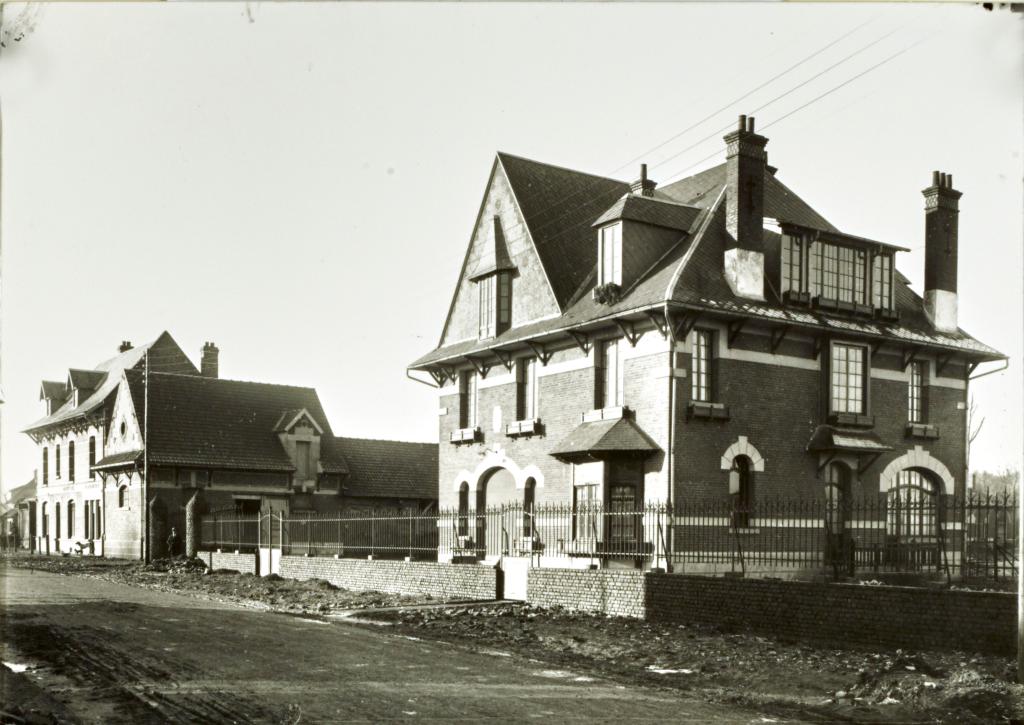 Ancienne brasserie et logement patronal de M. Jean Peugniez, actuellement immeuble à logements