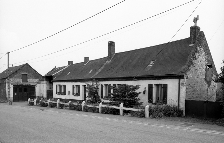 Vue d'ensemble de l'élévation sur rue.