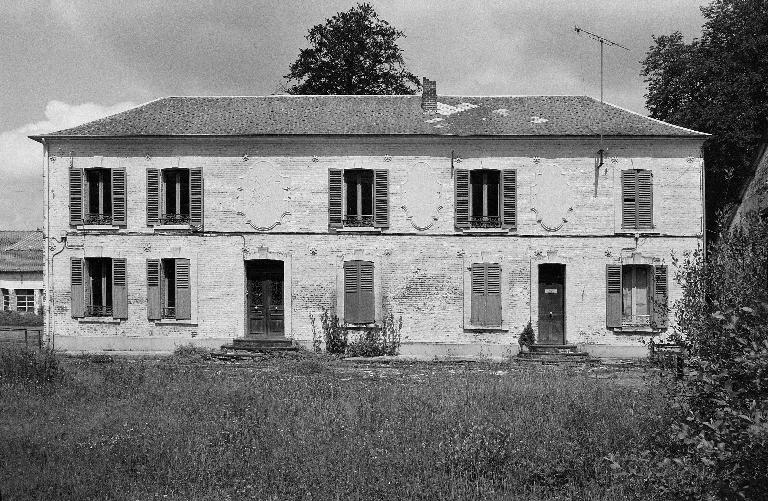 Ancienne usine de papeterie Darras, puis Horne, puis Ball et Horne, puis Maisonneuve, puis Soustre Frères, puis la Rochette Cenpa, devenue usine de ferblanterie Coltel