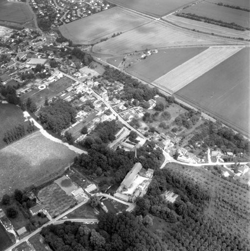 Ancienne usine de papeterie Obry et Cie, puis Bernard et Cie, puis Cauvin Yvose, puis S.A. des Pâtes à papier de la Somme