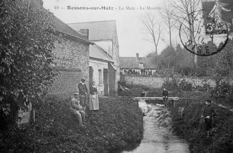 Ancien moulin à farine puis laiterie coopérative de la vallée du Matz, puis Elnor, puis Yoplait Sodial