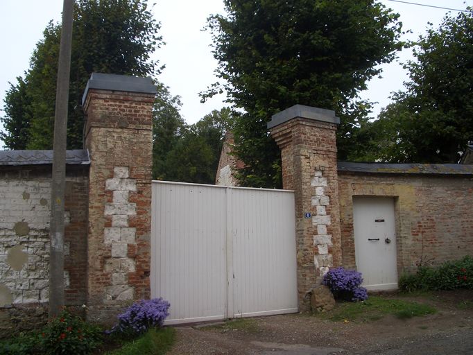 Ancienne ferme (ancien château) à Port-le-Grand