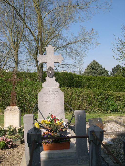 Cimetière communal de Sains-en-Amiénois