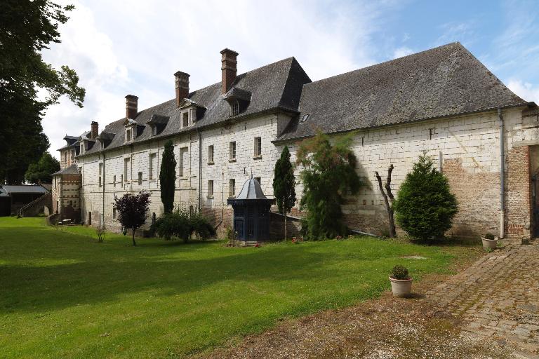 Communs, dépendances et ferme du château