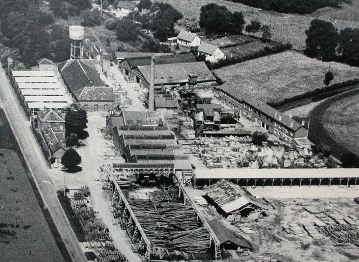 Ancienne sucrerie de betteraves Massignon et Dufour, devenue usine de matériel agricole Robart, puis scierie Petit