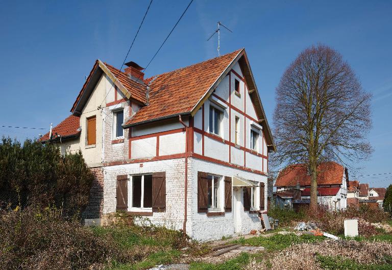 Maison à deux unités d'habitation à toiture débordante, rue Brûlée.