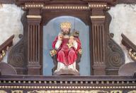 Statue : Saint Pierre sur son trône
