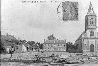 Saint-Léger-lès-Domart. La place. Carte postale, début du 20e siècle (coll. part.).  