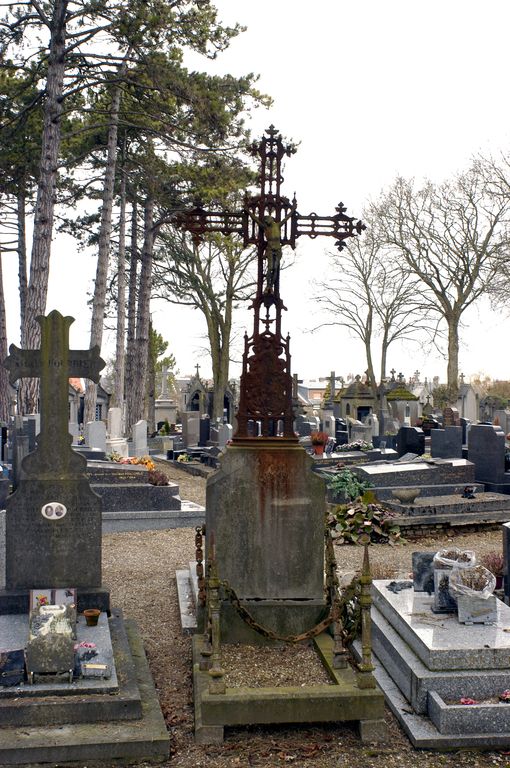 Tombeau (croix funéraire) des familles Hanot-Postel et Drunet-Postel