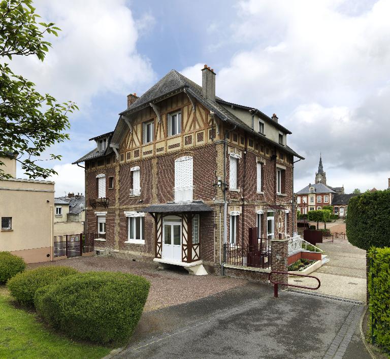 Ancienne villa Grand-Mère, devenue demeure de l'industriel Alfred Maguin, puis d'Abel Maguin, actuelle mairie de Charmes