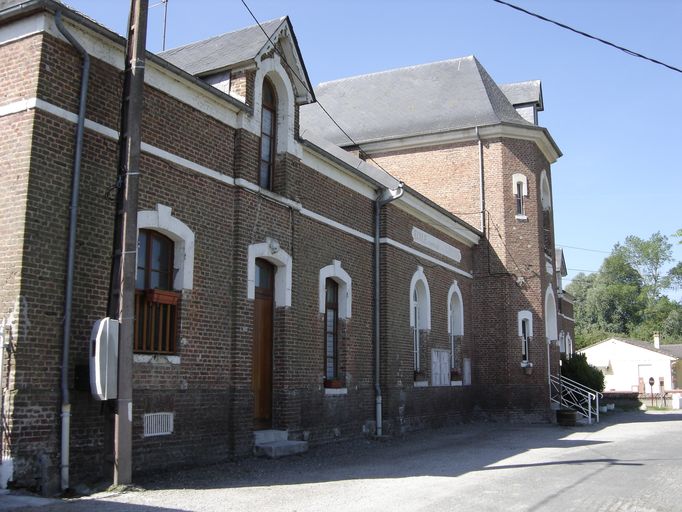 Mairie et école primaire de Favières