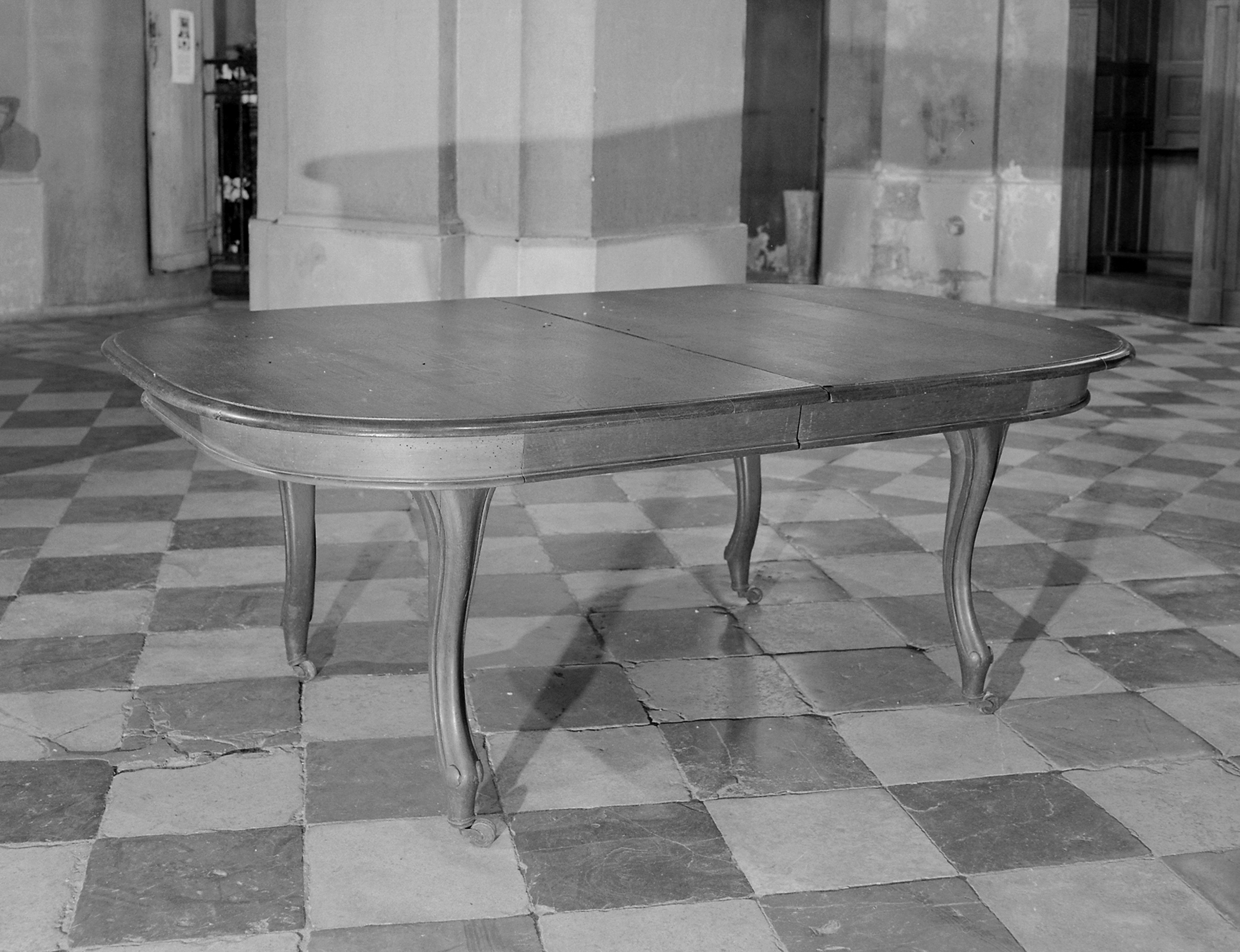 Table, style néo Louis XV