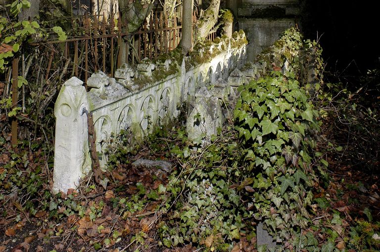 Tombeau (stèle funéraire) des familles Legueur-Lefebvre et Dailly-Legueur