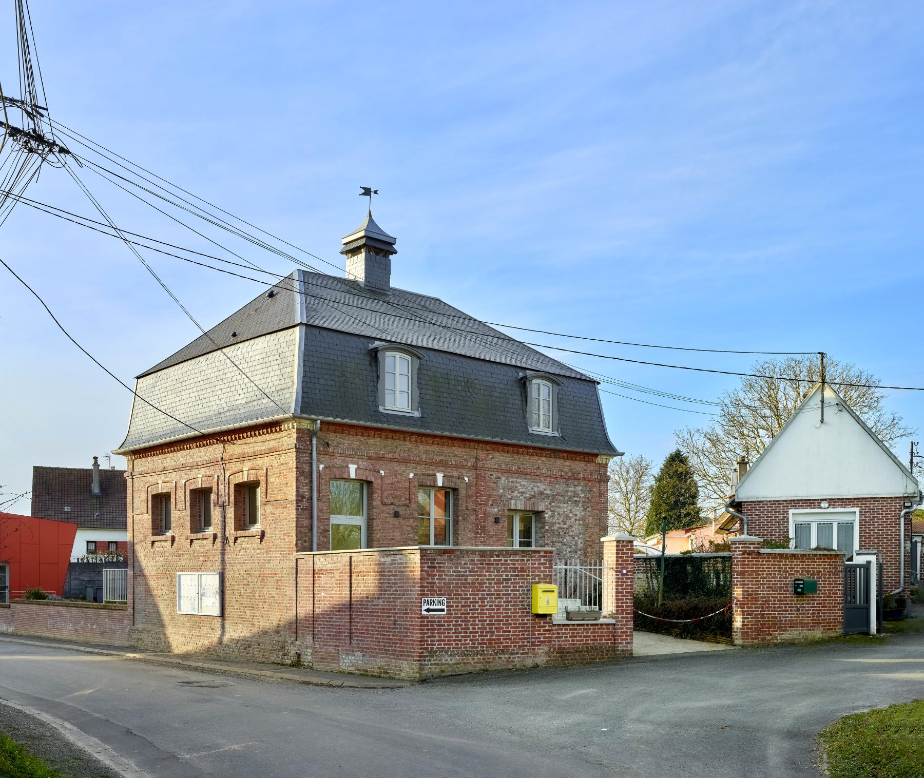 Ancienne école primaire de Yonval, aujourd'hui mairie