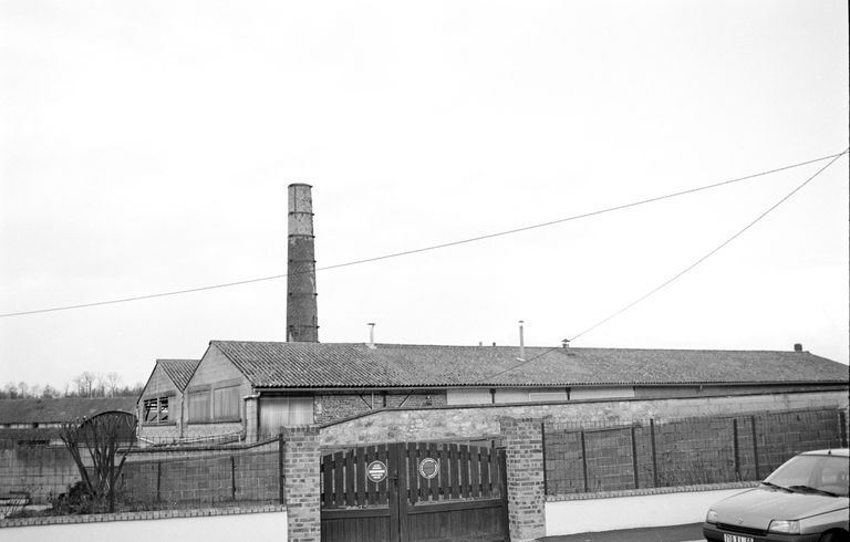 Ancienne scierie, dite caisserie Harmand-Fercot, puis Jean Valentin, devenue usine de matériel électroacoustique Electrotechnique moderne, puis AAC