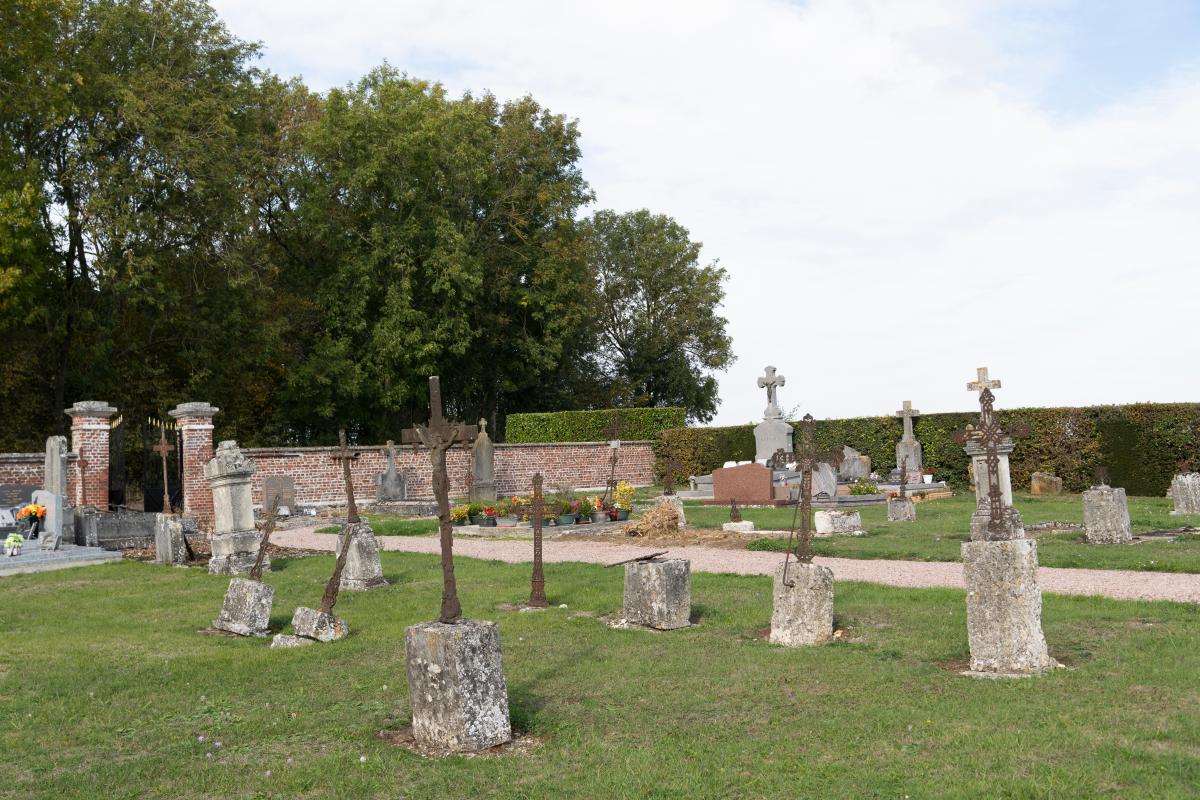 Le cimetière communal du Quesnel-Aubry
