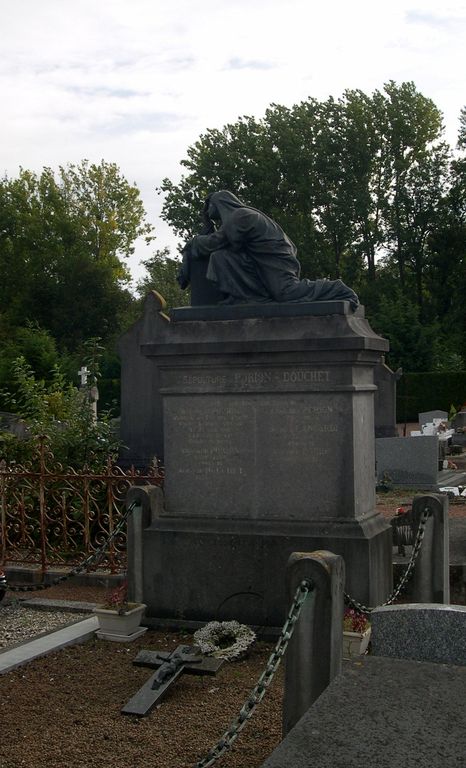 Monument funéraire de la famille Porion-Douchet