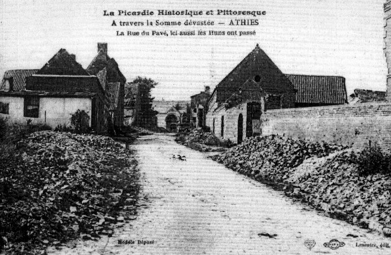 Eglise paroissiale et ancien cimetière Notre-Dame-de-l'Assomption à Athies