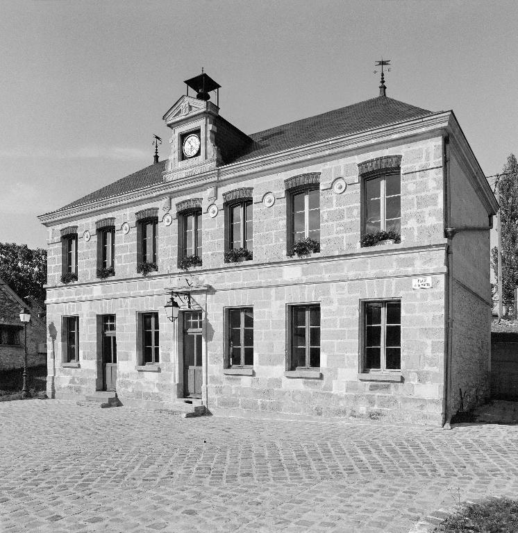 La mairie-école de Fleury