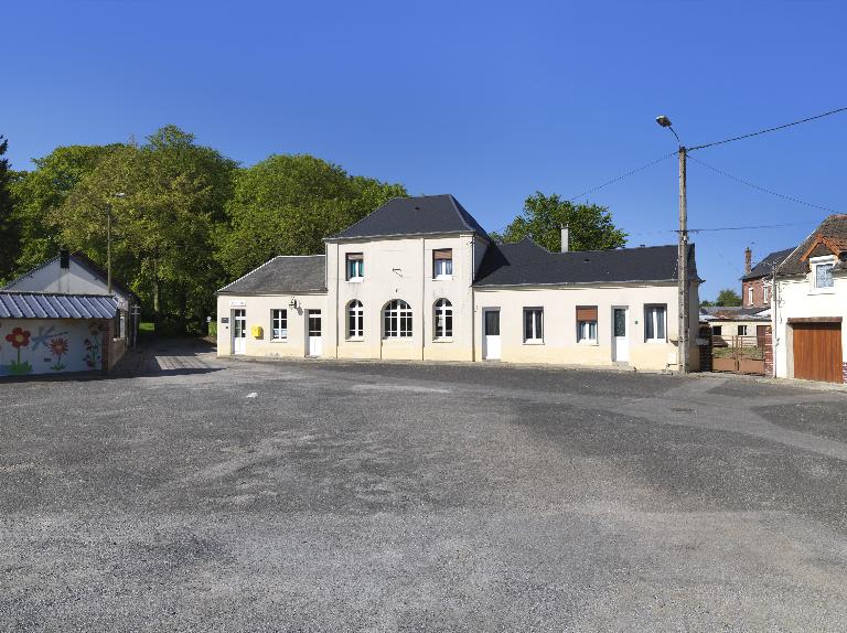 Ancienne école primaire mixte, devenue école primaire des garçons et mairie d'Yzengremer (actuelle Bibliothèque)