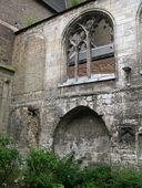 Vestiges de l'ancienne église conventuelle, vue intérieure baie du mur sud.