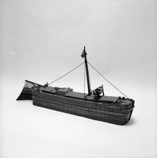 ex-voto : maquette de péniche