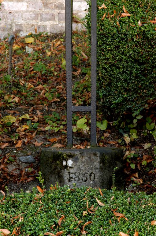 Croix monumentale à Saveuse