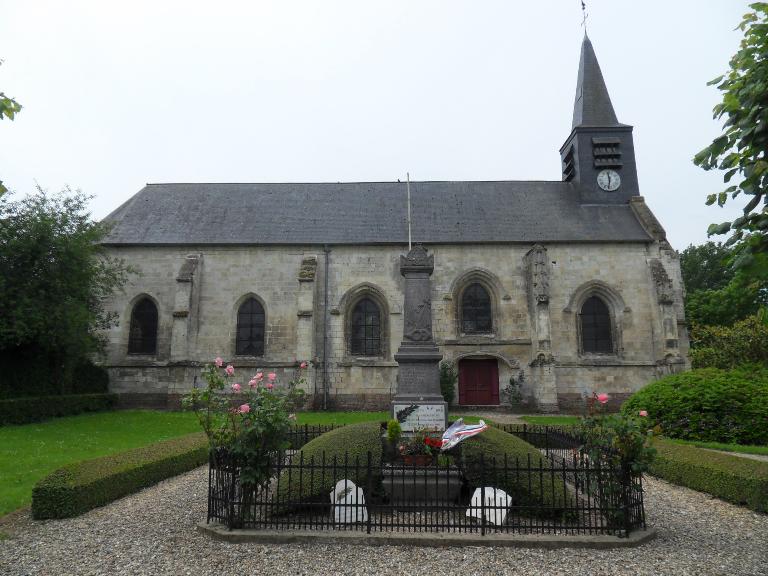 Eglise paroissiale (ancien prieuré de bénédictins) et ancien cimetière Saint-Pierre