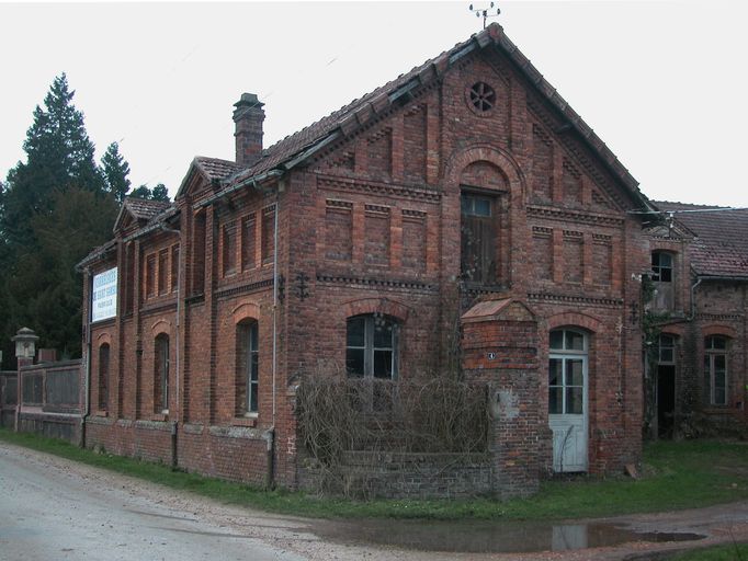 Usine de poterie Briard-Foucault, puis usine de céramique Desmarquest, puis Carrelages de Saint-Samson