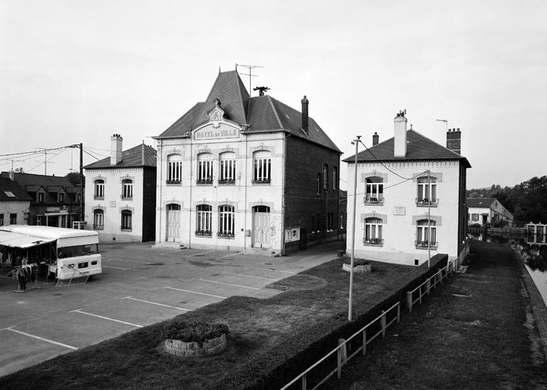 Mairie d'Étreux (ancienne école-mairie)