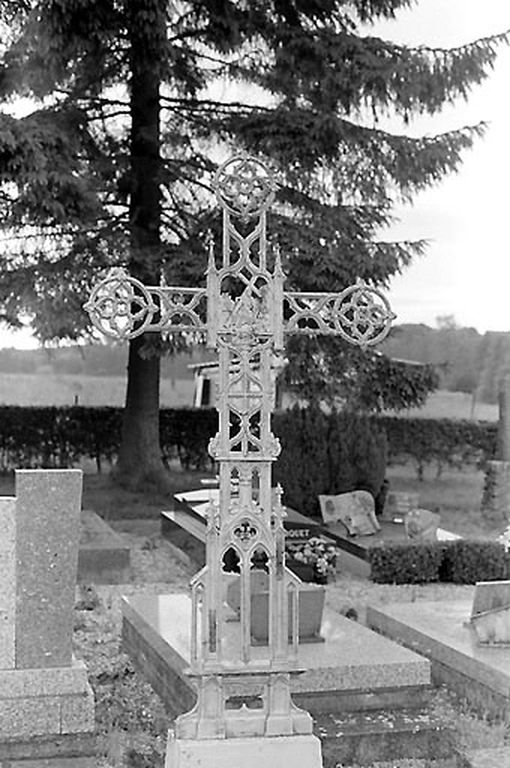 Tombeau (croix funéraire) de la famille Capelle
