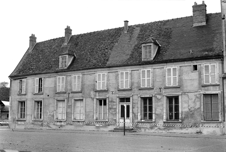 Couvent de capucins, Pensionnat, collège de Frères des Ecoles Chrétiennes dit collège Jean-de-La Fontaine, actuel collège Jean-Racine