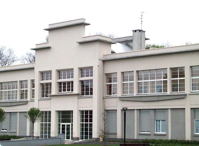 École de filles, puis collège, actuellement immeuble à logements