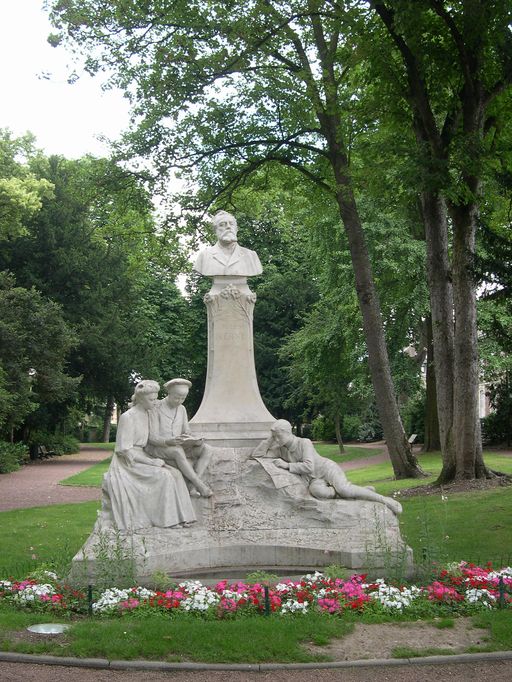 Monument à Jules Verne