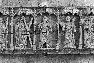 Demi-relief : Le Christ et les douze apôtres